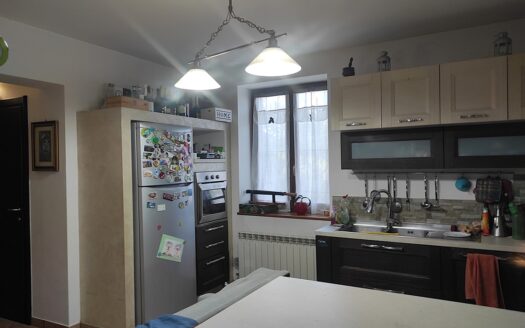 RIF. 954 CASALE ESCLUSIVO CON PARCO PRIVATO