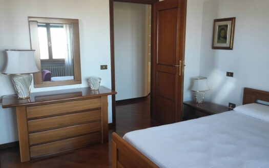 RIF. 960 APPARTAMENTO LUMINOSO CON VISTA “BALCONE DELLE MARCHE”