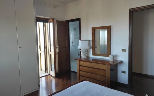 RIF. 960 APPARTAMENTO LUMINOSO CON VISTA “BALCONE DELLE MARCHE”