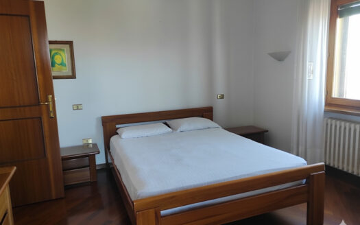 RIF. 960 APPARTAMENTO LUMINOSO CON VISTA “BALCONE DELLE MARCHE”