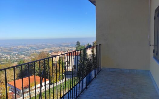 RIF. 960 APPARTAMENTO LUMINOSO CON VISTA “BALCONE DELLE MARCHE”