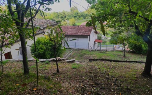 RIF. 964 CASA INDIPENDENTE A 2 KM DAL CENTRO