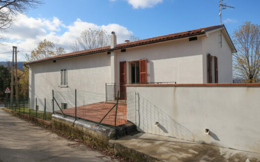 RIF. 965 Castel Sant’Angelo di Cingoli: Indipendenza e tranquillità