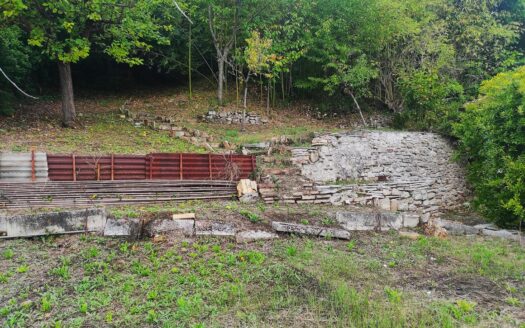 RIF. 964 CASA INDIPENDENTE A 2 KM DAL CENTRO
