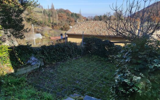 RIF. 964 CASA INDIPENDENTE A 2 KM DAL CENTRO