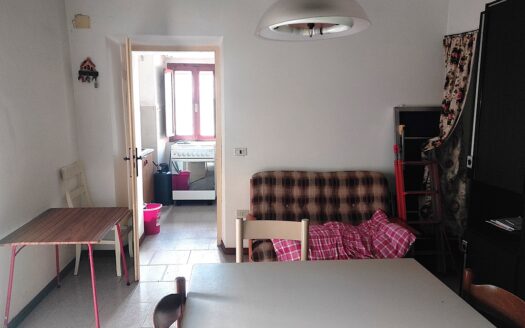 RIF. 964 CASA INDIPENDENTE A 2 KM DAL CENTRO