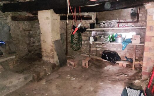 RIF. 964 CASA INDIPENDENTE A 2 KM DAL CENTRO