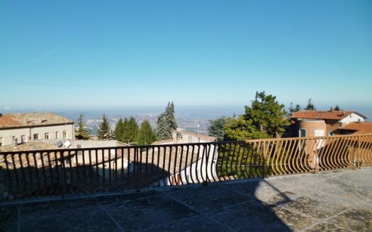 RIF. 413 Attico con Terrazza di 86 mq e Vista “Balcone delle Marche”.