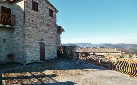 RIF. 413 Attico con Terrazza di 86 mq e Vista “Balcone delle Marche”.