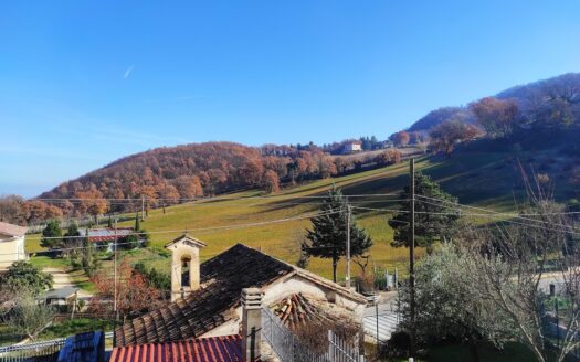 RIF. 964 CASA INDIPENDENTE A 2 KM DAL CENTRO
