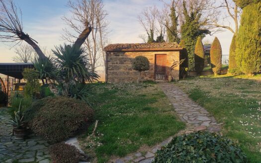 RIF. 975 PRESTIGIOSA VILLA IN PIETRA CON PARCO PRIVATO – SAN SEVERINO MARCHE-