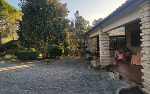 RIF. 975 PRESTIGIOSA VILLA IN PIETRA CON PARCO PRIVATO – SAN SEVERINO MARCHE-