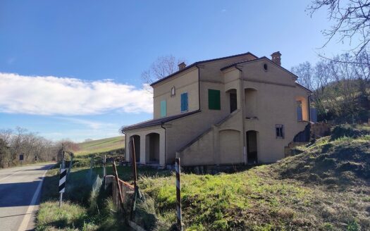 RIF. 974 SPLENDIDA CASA SINGOLA ALLO STATO GREZZO CON VISTA PANORAMICA