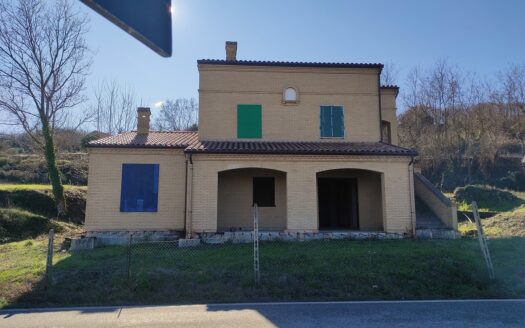 RIF. 974 SPLENDIDA CASA SINGOLA ALLO STATO GREZZO CON VISTA PANORAMICA