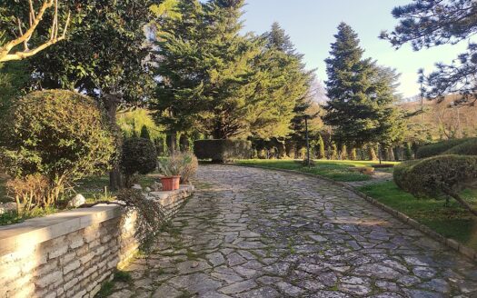 RIF. 975 PRESTIGIOSA VILLA IN PIETRA CON PARCO PRIVATO – SAN SEVERINO MARCHE-