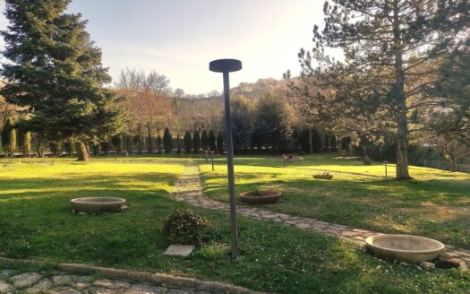 RIF. 975 PRESTIGIOSA VILLA IN PIETRA CON PARCO PRIVATO – SAN SEVERINO MARCHE-