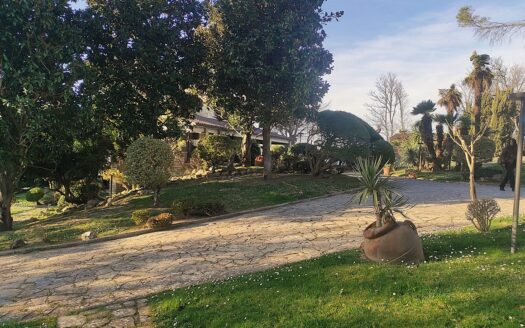 RIF. 975 PRESTIGIOSA VILLA IN PIETRA CON PARCO PRIVATO – SAN SEVERINO MARCHE-