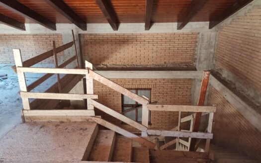 RIF. 974 SPLENDIDA CASA SINGOLA ALLO STATO GREZZO CON VISTA PANORAMICA