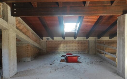 RIF. 974 SPLENDIDA CASA SINGOLA ALLO STATO GREZZO CON VISTA PANORAMICA