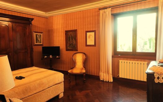 RIF. 975 PRESTIGIOSA VILLA IN PIETRA CON PARCO PRIVATO – SAN SEVERINO MARCHE-