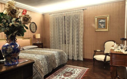 RIF. 975 PRESTIGIOSA VILLA IN PIETRA CON PARCO PRIVATO – SAN SEVERINO MARCHE-