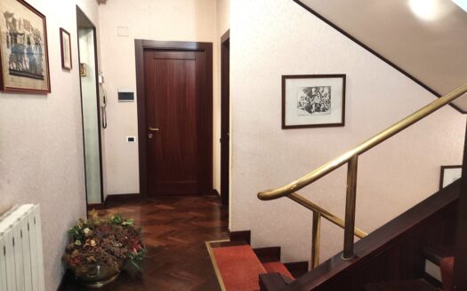 RIF. 975 PRESTIGIOSA VILLA IN PIETRA CON PARCO PRIVATO – SAN SEVERINO MARCHE-