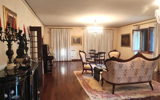 RIF. 975 PRESTIGIOSA VILLA IN PIETRA CON PARCO PRIVATO – SAN SEVERINO MARCHE-