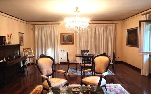 RIF. 975 PRESTIGIOSA VILLA IN PIETRA CON PARCO PRIVATO – SAN SEVERINO MARCHE-