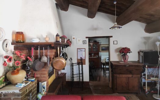 Cingoli Immobiliare Rif. 981 AFFASCINANTE CIELO-TERRA IN PIETRA A SAN SEVERINO MARCHE