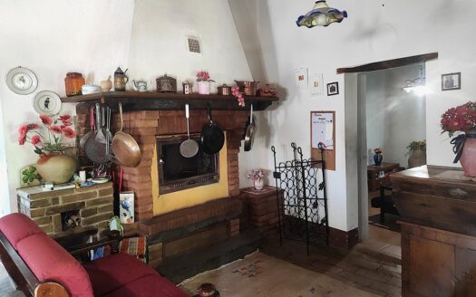 Cingoli Immobiliare Rif. 981 AFFASCINANTE CIELO-TERRA IN PIETRA A SAN SEVERINO MARCHE