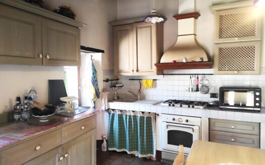 Cingoli Immobiliare Rif. 981 AFFASCINANTE CIELO-TERRA IN PIETRA A SAN SEVERINO MARCHE