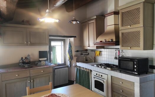 Cingoli Immobiliare Rif. 981 AFFASCINANTE CIELO-TERRA IN PIETRA A SAN SEVERINO MARCHE