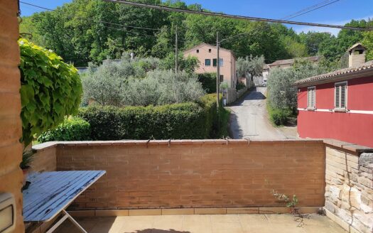 Cingoli Immobiliare Rif. 981 AFFASCINANTE CIELO-TERRA IN PIETRA A SAN SEVERINO MARCHE