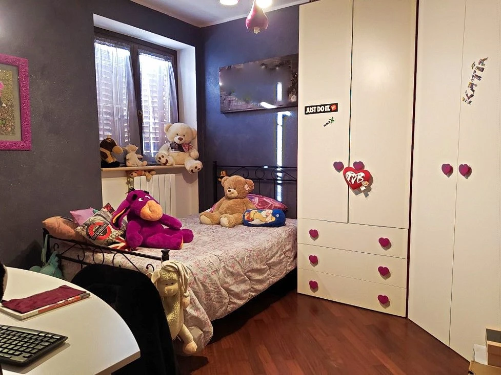 977