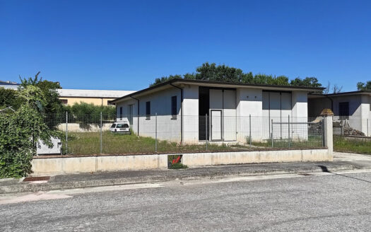 Cingoli Immobiliare RIF. 838 OCCASIONE IMPRENDITORIALE